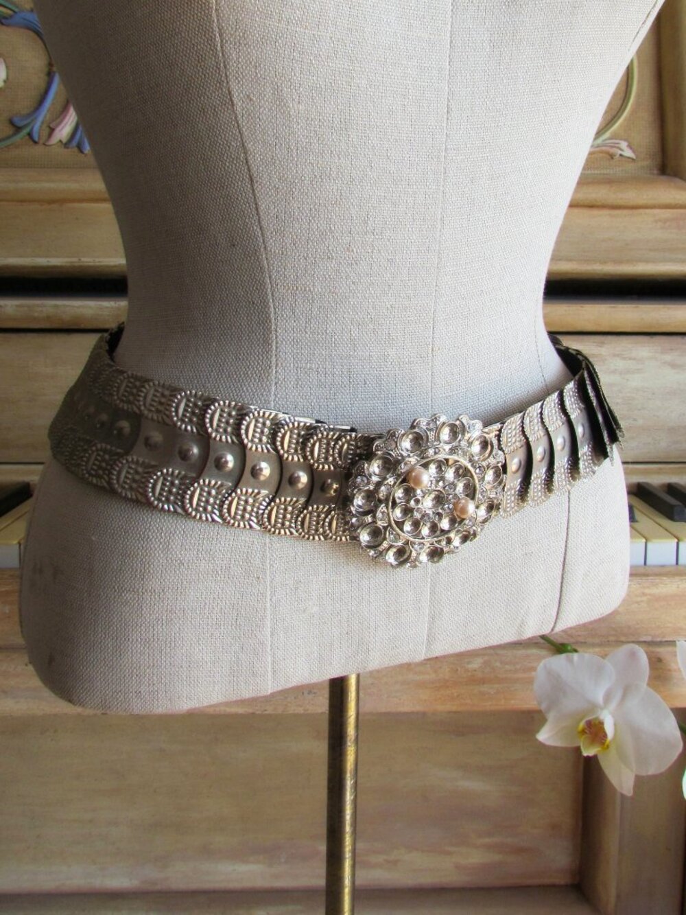 PIRATE WENCH BELT for COSTUME, METAL w ARMOR-LIKE SCALES & ROUND BLING BUCKLE
